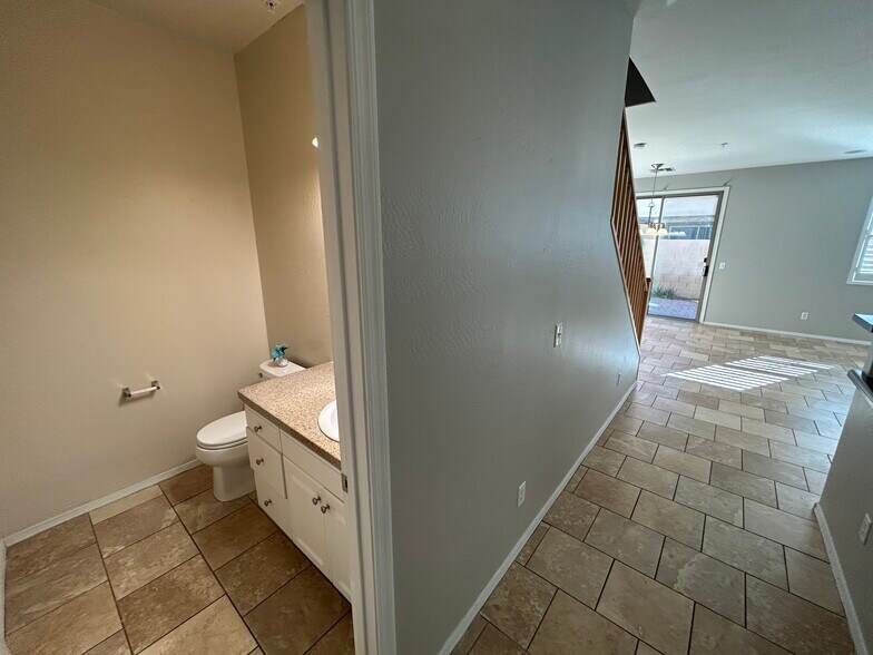 Building Photo - 8111 W Lynwood St