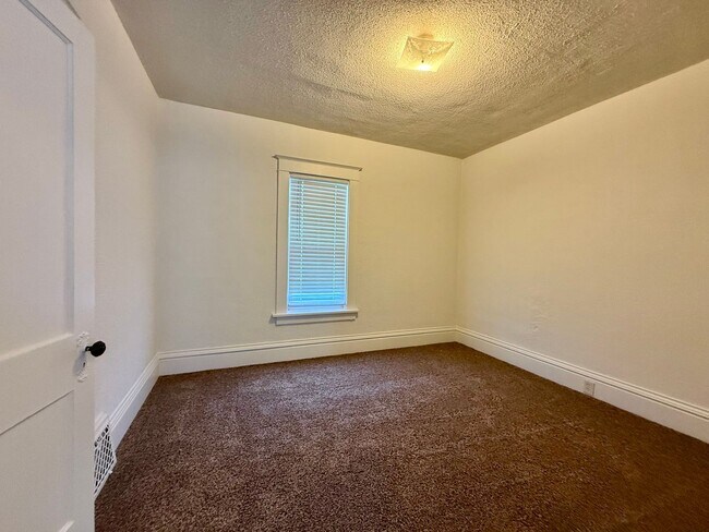 Building Photo - 83 Myrtle Ave