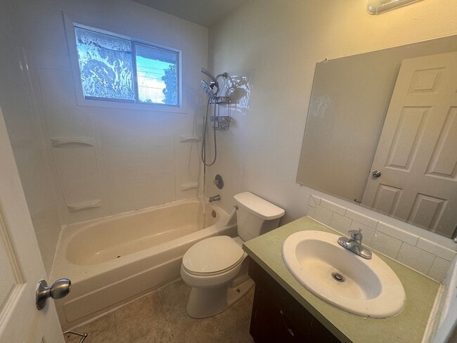 Building Photo - Welcoming 3 Bed, 1 Bath Home in Spokane *SPECIAL: $500 OFF!*