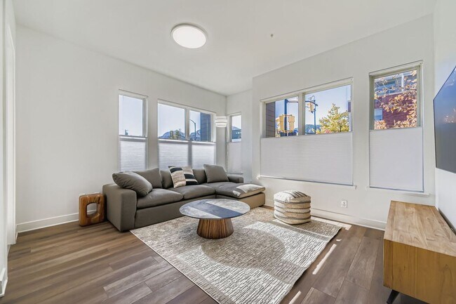 Building Photo - Turnkey 2 BDR Condo in the Heart of Boulder