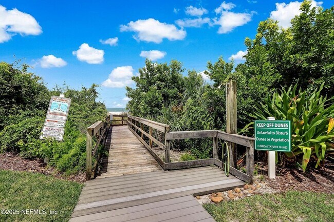Building Photo - 426 Beachside Pl