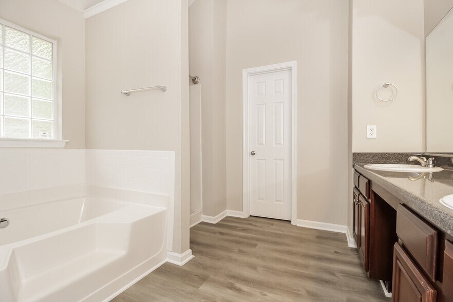 Building Photo - 1037 Summer Cypress Dr