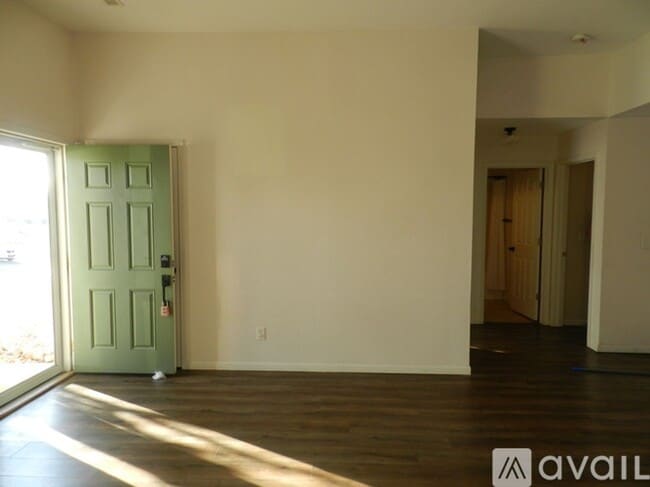 Building Photo - Available March 20th!!!