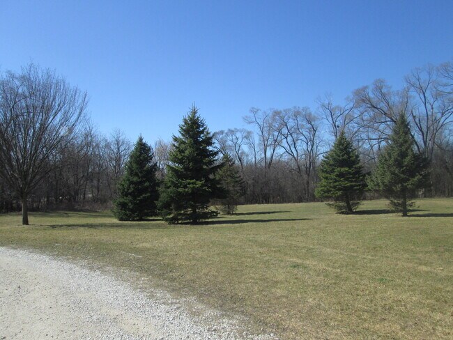 Building Photo - 800 Brook Dr