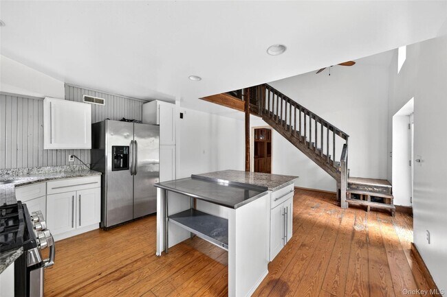 Building Photo - 79 Quaker Hill Rd