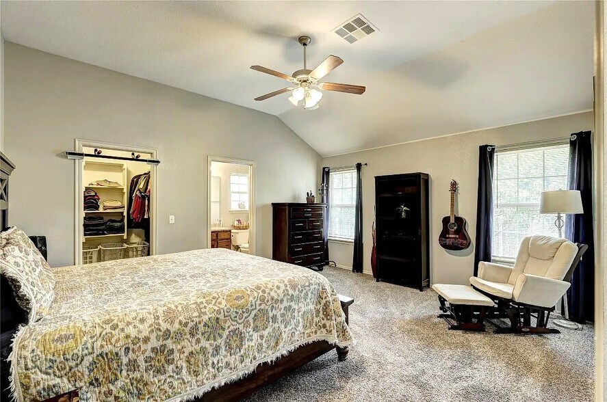 Building Photo - 2404 Deer Chase Dr