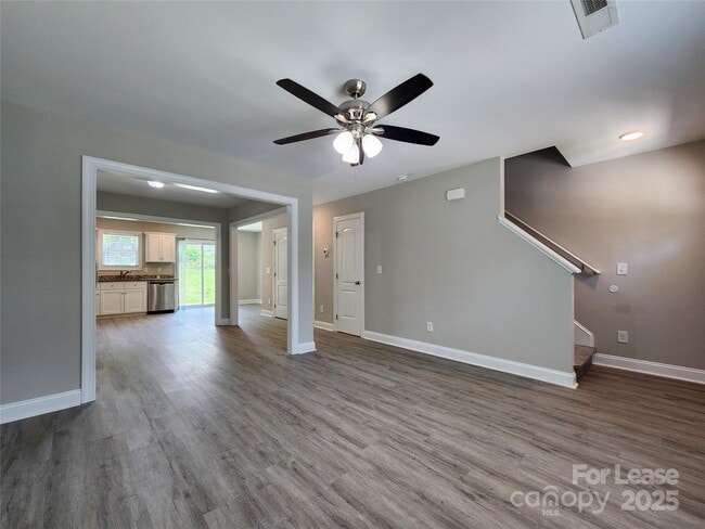 Building Photo - 2210 Brookview Ave