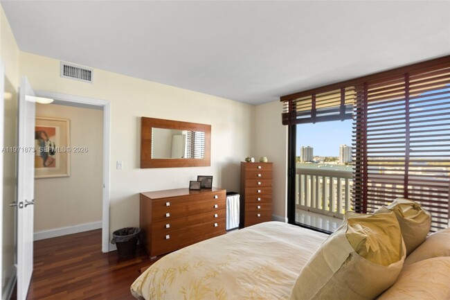 Building Photo - 1000 W Island Blvd