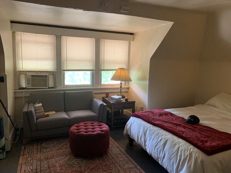 Living/Bedroom - 1284 Highland St