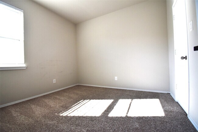 Building Photo - 5930 Dovershire Blf Wy