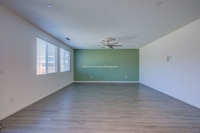 Building Photo - 495 Daffodil Dr