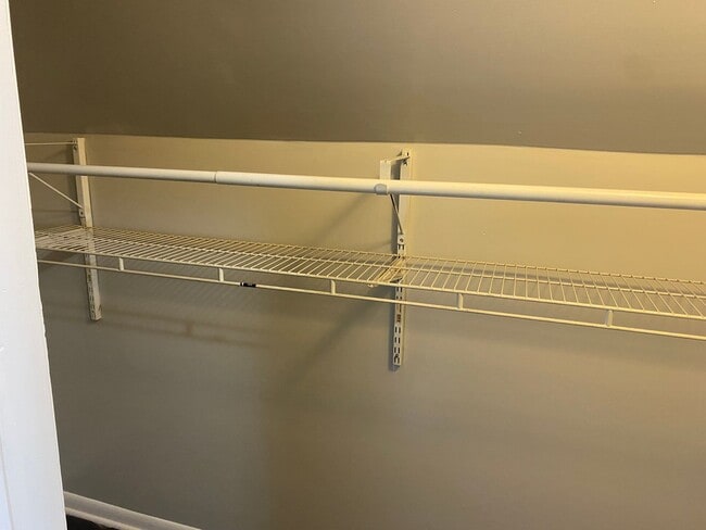 Building Photo - 4 bed -room house