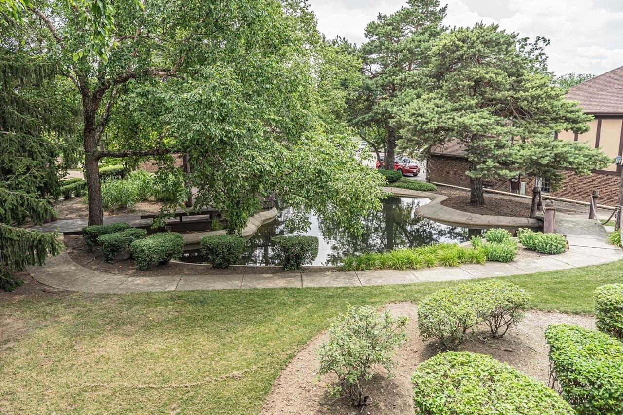 Building Photo - 1719 Lakecliffe Dr