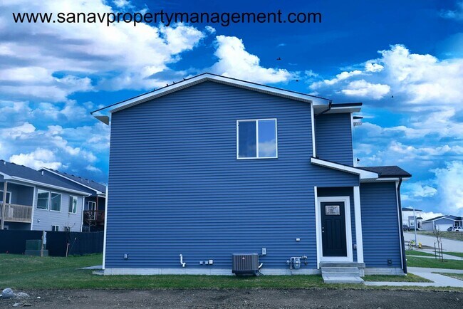 Building Photo - Two story Home available in Prime Norwalk ...