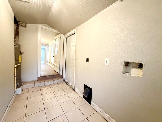Building Photo - 4422 Mallow St