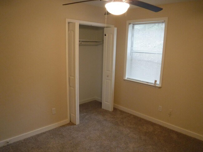 Building Photo - 2308 Sylvan Ct