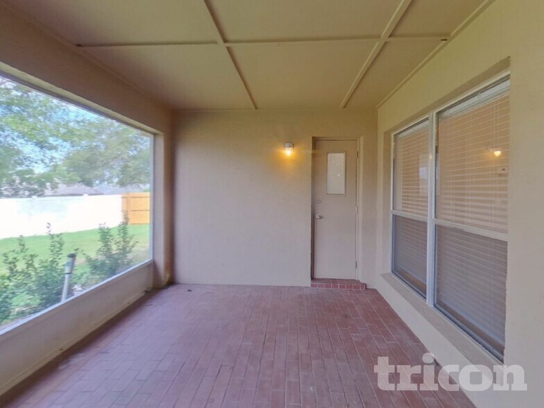 Building Photo - 2009 Kiwi Trail