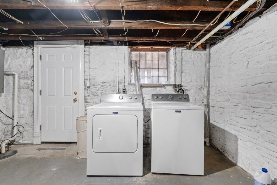 Building Photo - 4066 Phillips Ave