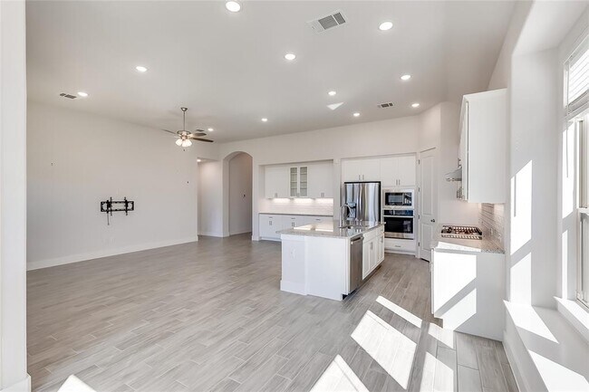 Building Photo - 5853 Bianca Dr