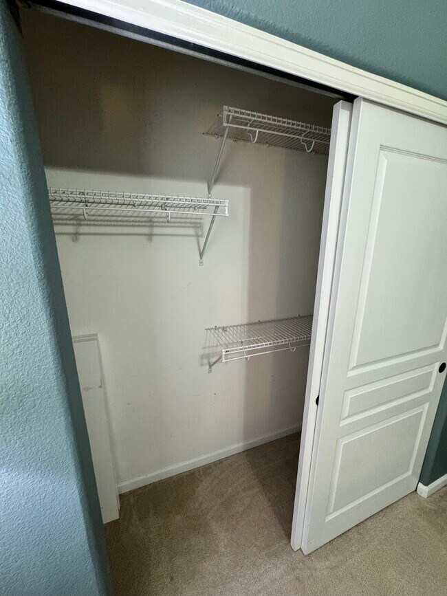 Building Photo - 8035 Lee Dr