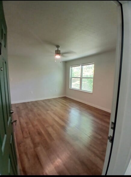 Building Photo - Deer Forest Apartments