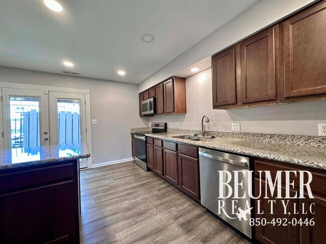 Building Photo - 4823 Huron Dr