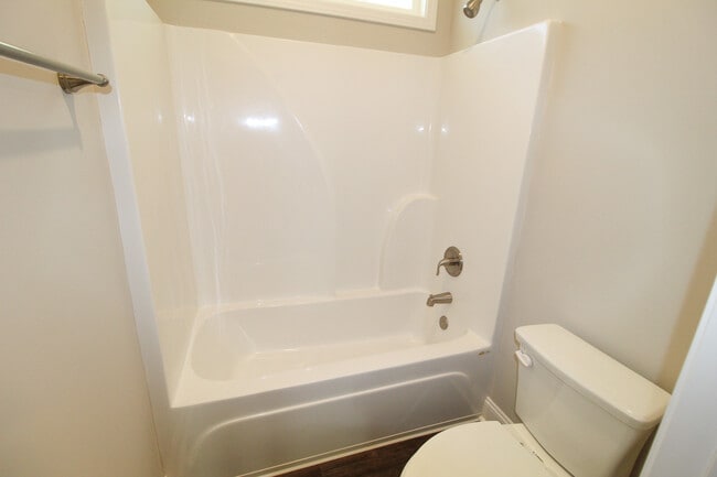 Building Photo - 33 Grove Cir
