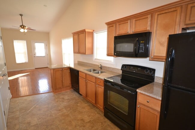 Building Photo - Modern 2 bedroom Apartment with One-Level Living