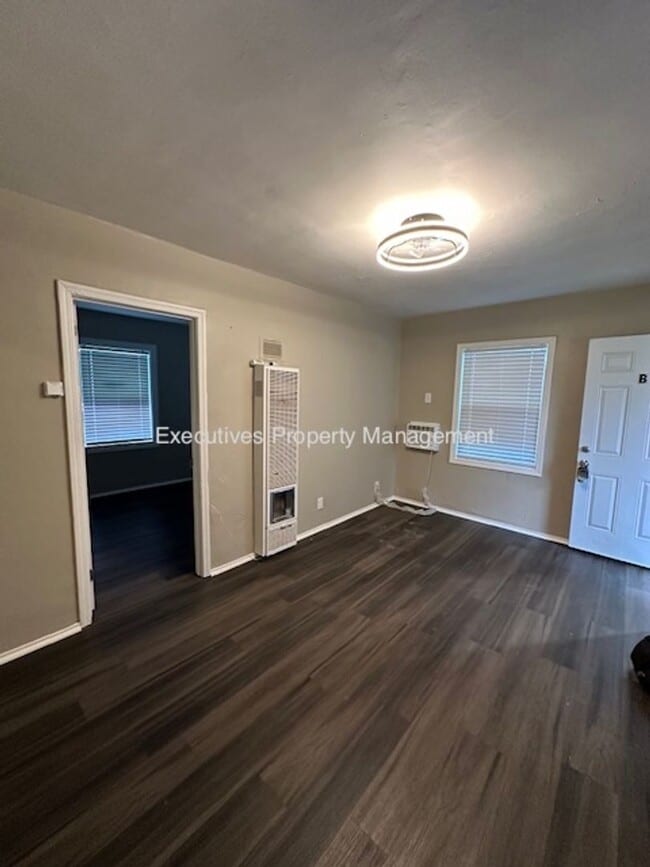 Building Photo - 2324 Q St