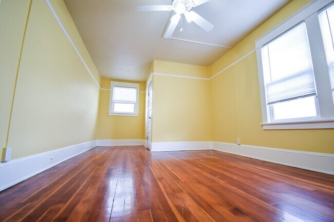 Building Photo - CLE-4637