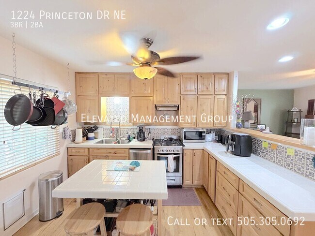 Building Photo - 1224 Princeton Dr NE
