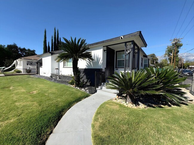 Primary Photo - 587 E Arrow Hwy