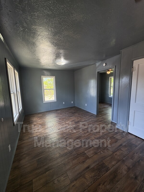 Building Photo - 522 S Stonewall Ave