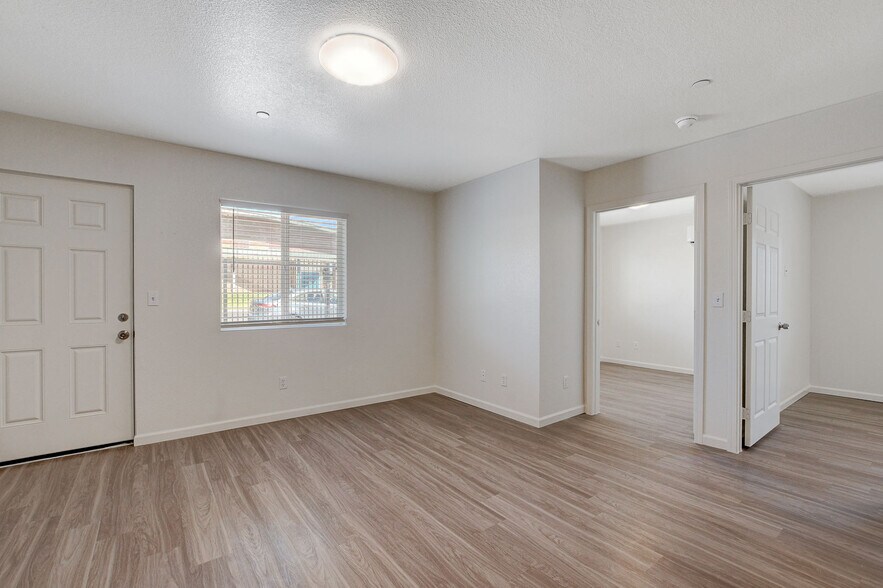 Building Photo - 405 S 10th St