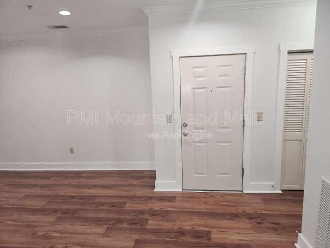 Building Photo - 9 Kenilworth Knolls