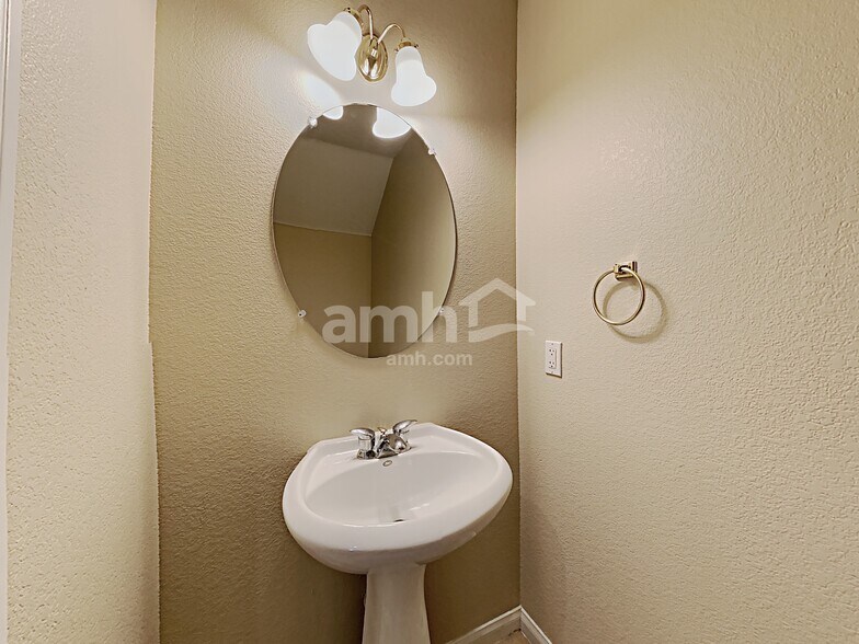 Building Photo - 10805 Osage Winter St