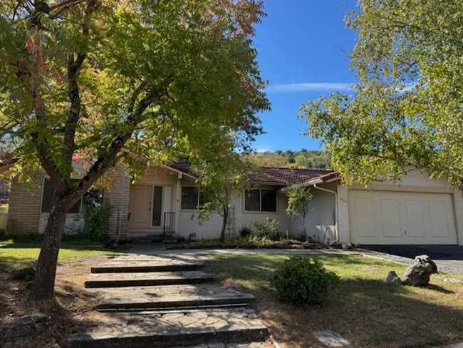 Primary Photo - Wonderful single level home in Moraga-grea...