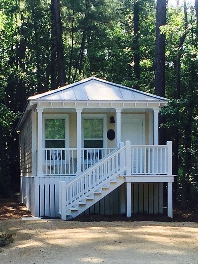 Building Photo - PRICE REDUCTION! SCHEDULE A TOUR TODAY!