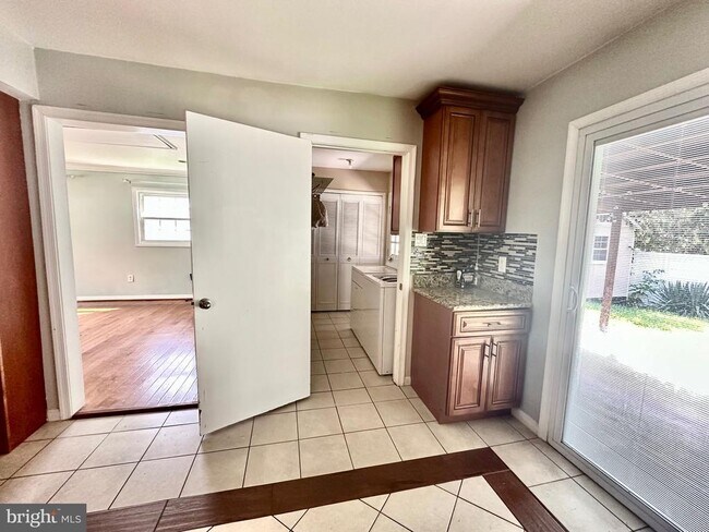 Building Photo - 4128 Point Hollow Ln