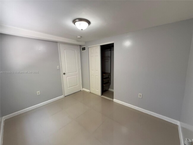 Building Photo - 535 NE 68th St