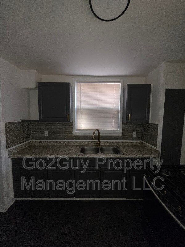 Building Photo - 5316 Buckingham