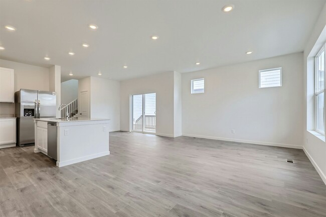 Building Photo - 560 Cottonwood Avenue
