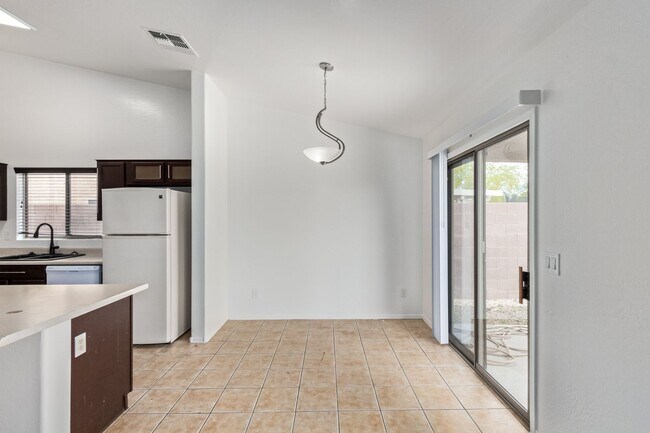 Building Photo - Single-Story 3 Bedroom Home in Rancho El Mirage