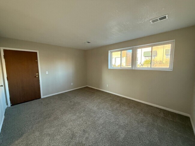 Building Photo - 2606 E Hennepin Ave