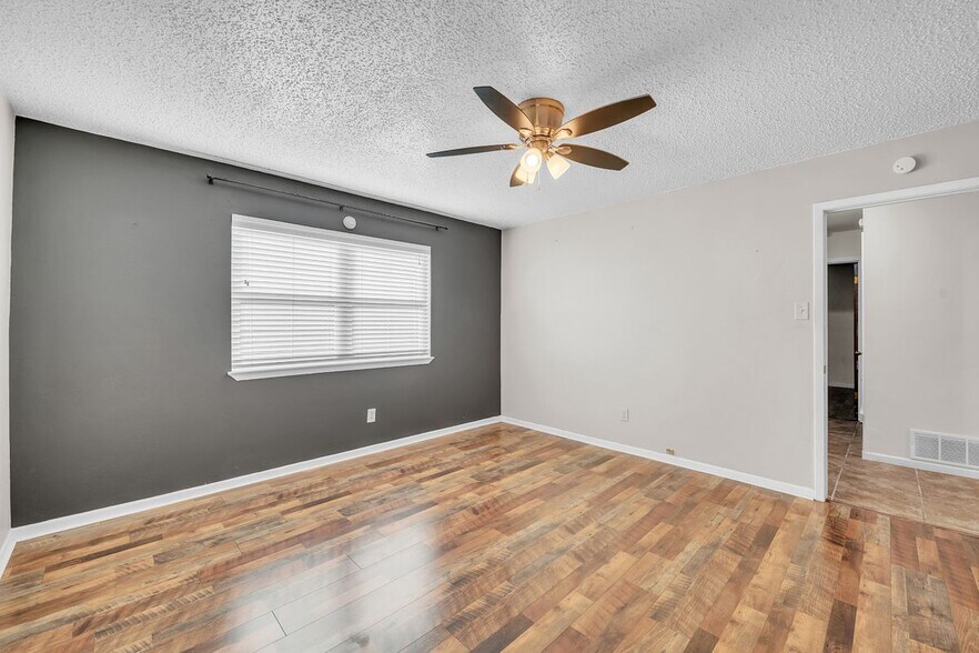 Building Photo - 613 Manning Dr