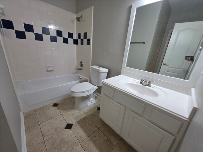 Building Photo - 2108 Goldfinch Ln