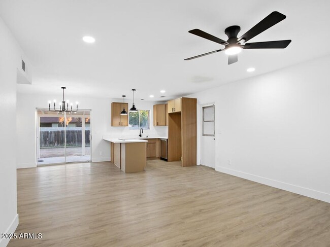 Building Photo - Mesa remodeled home