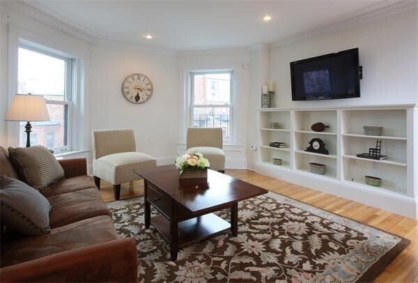 Building Photo - 396 Marlborough St