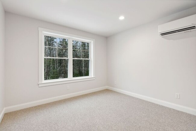 Building Photo - 24 Foliage Way