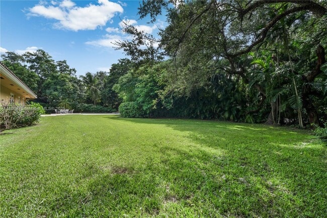 Building Photo - 7020 Almansa St